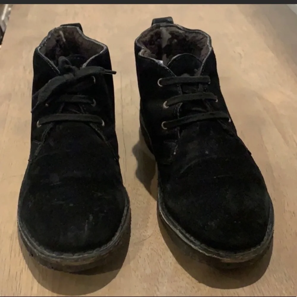 Authentic Vince designer black suede leather ankle boots 7
